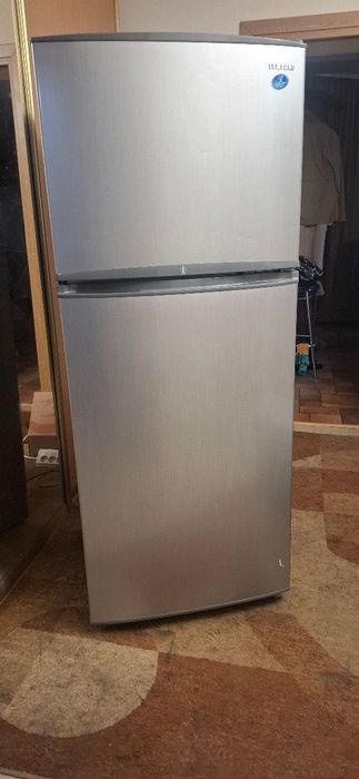 Отдaм дapoм Холодильник Samsung
