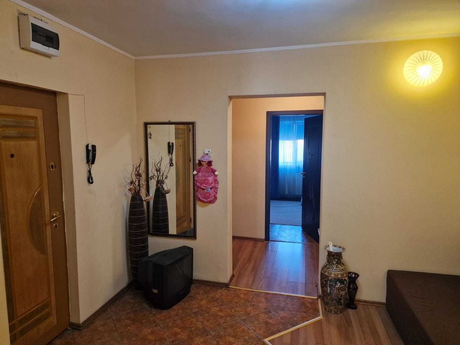 Apartament 4 camere de inchiriat