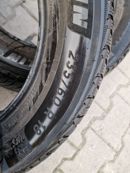 235 60 18 Michelin 2бр.