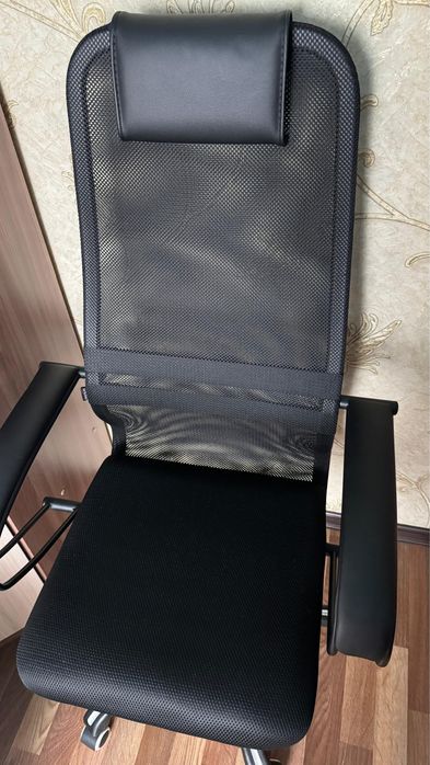 Кресло офисное черное