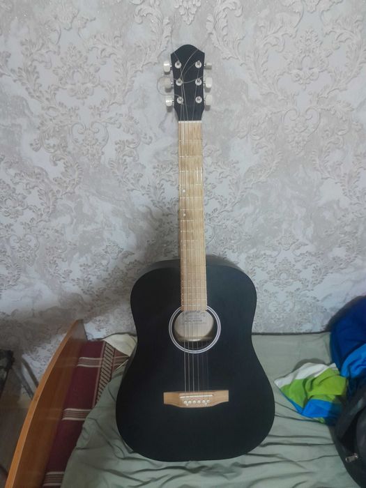 Гитара шестиструнная акустическая