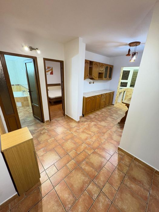 Inchiriez apartament 2 camere decomandat zona far, poarta 5