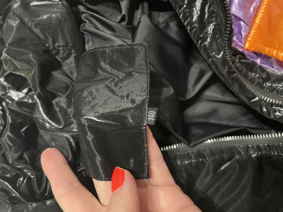 Продам зимнию куртку на девочку