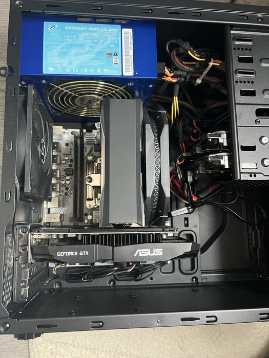 Компютър  с процесор intel xeon E5 2680 v4 с 16 гигабайта рам ddr4