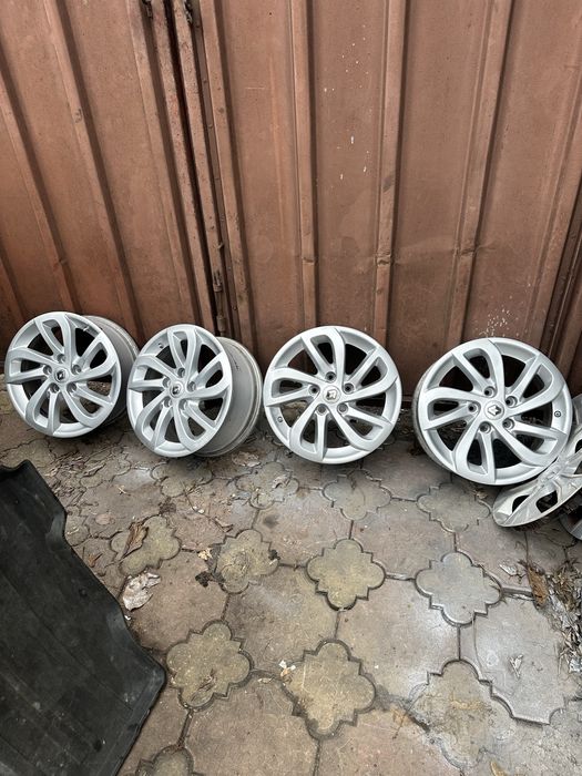 Megane 3 led   lumini de zi si alte piese
