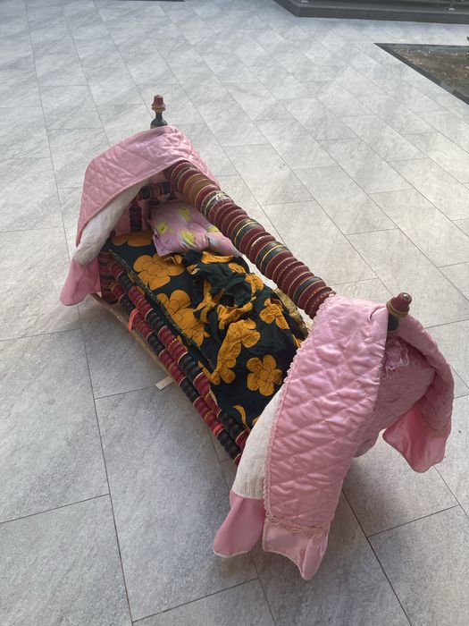 Бешик сотилади