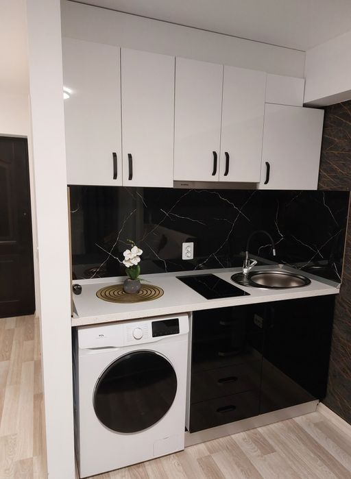 Inchiriez garsoniera în Bacău, str. Bucegi, bloc renovat 2023.