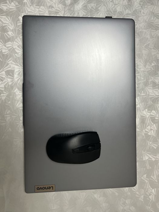Lenovo IdeaPad Slim 3 15IAH8