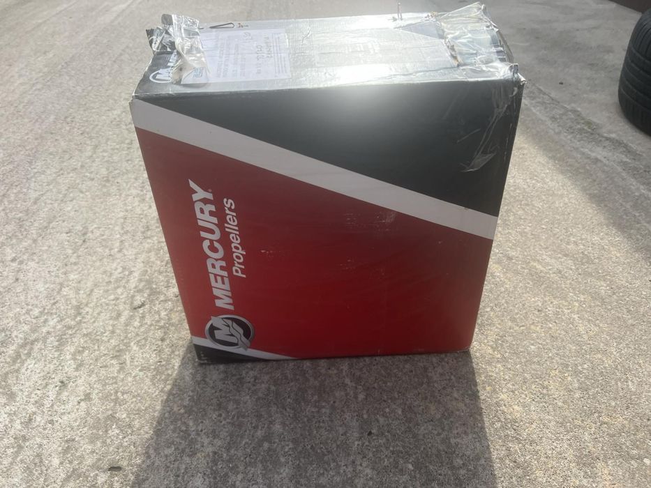 Ляв и десен пропелери Mercury Revolution 4