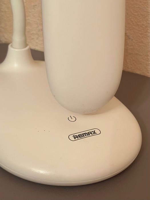 Продам настольную лампу