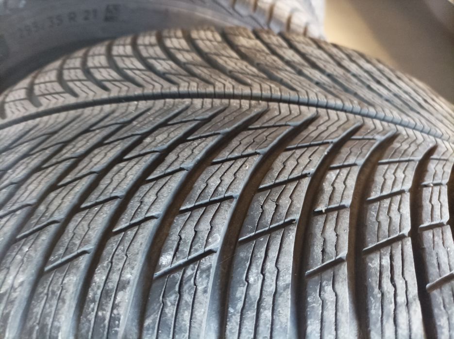 Продавам 4 зимни гуми 295/35/21 Michelin PA 5-480 евро.