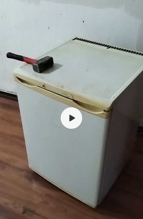 Продам холодильник. Бу холодильник