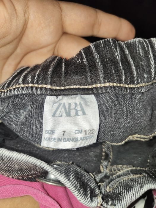 Blugi noi pentru copii.