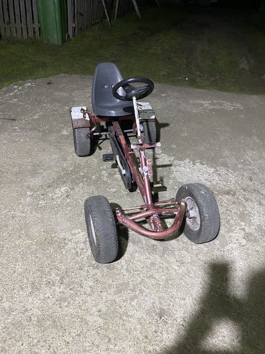 Kart cu pedale pret 600 lei sau schimb cu o bicicleta