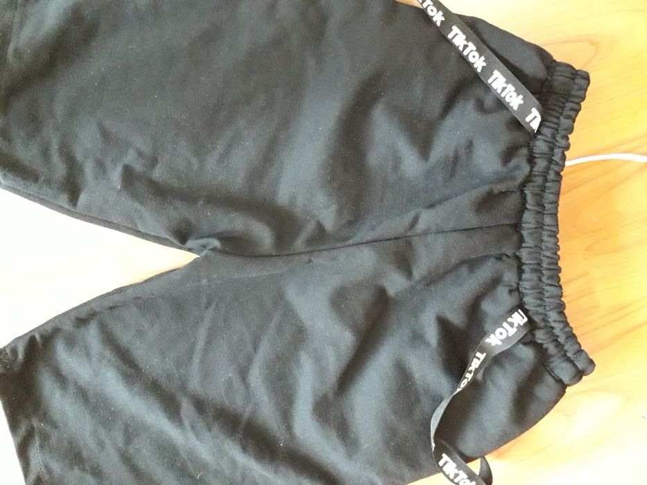Pantaloni sport noi Tik Tok
