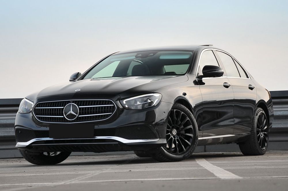 Mercedes-Benz E Masina se prezintă in stare foarte bună atât tehnic cât si estetic.