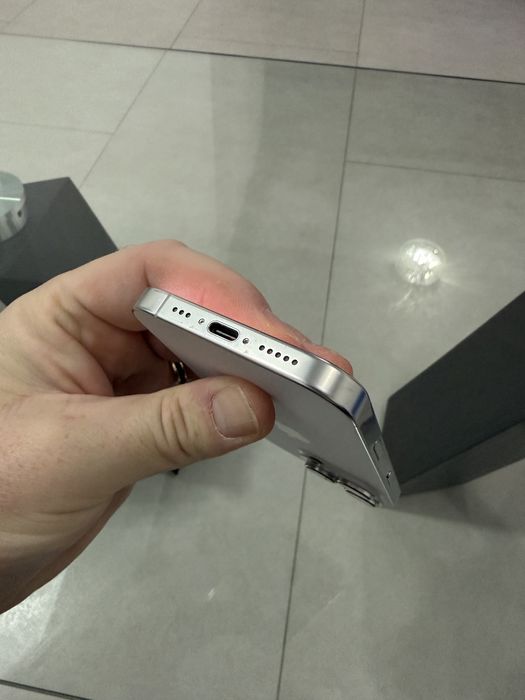 iPhone 16 Pro white titanium 128Gb • ca NOU • baterie 95% •