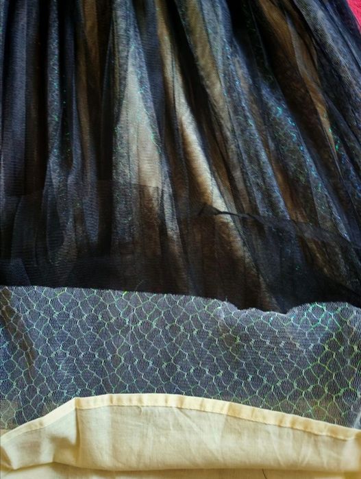 Rochie cu maneca lunga, vârstă 13-14 ani, 160 cm, noua fără eticheta.