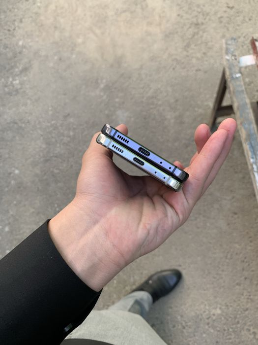 Galaxy Z Flip 5 200$