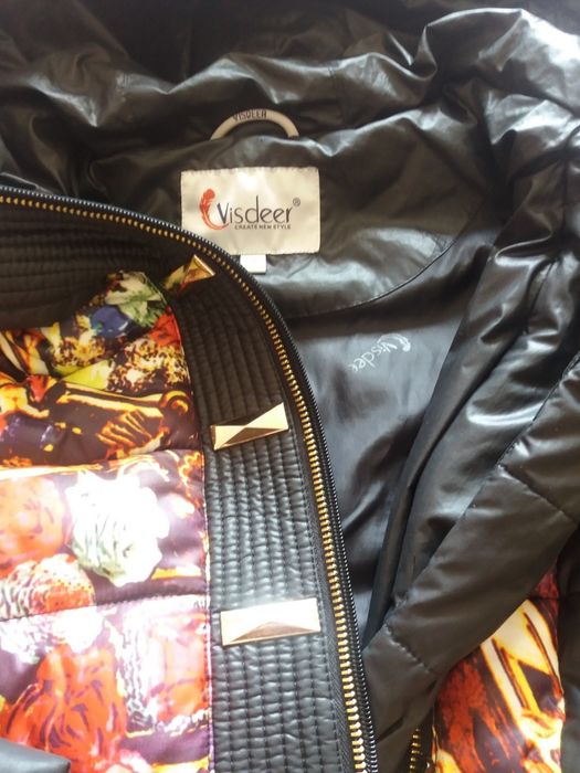 Пальто-куртка с капюшоном 44 разм на стройную девушку.