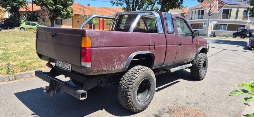 NISSAN King Cab D21/ Navara pret 6300 E neg