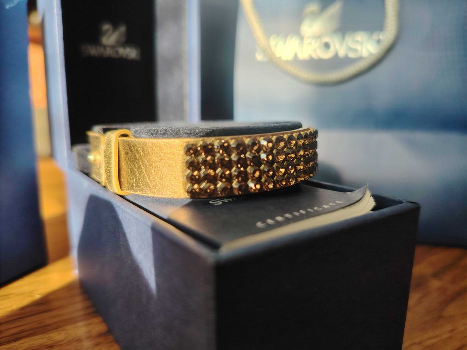 Кожена гривна Swarovski с опушен кварц