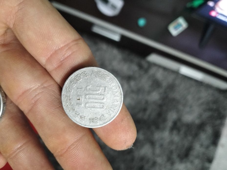 Vand monede 500 lei an 2000    Stare buna