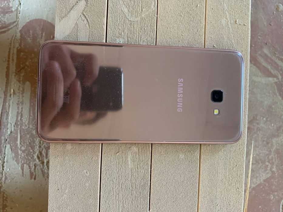 Samsung j4+ srochna sotiladi