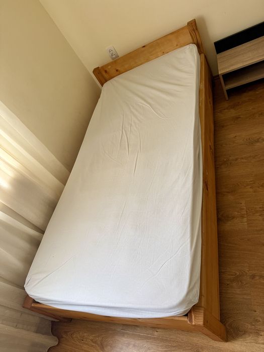 Vând pat lemn masiv , fotoliu si canapea