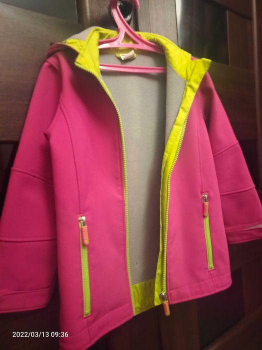 Куртка для девочки (рост 128)