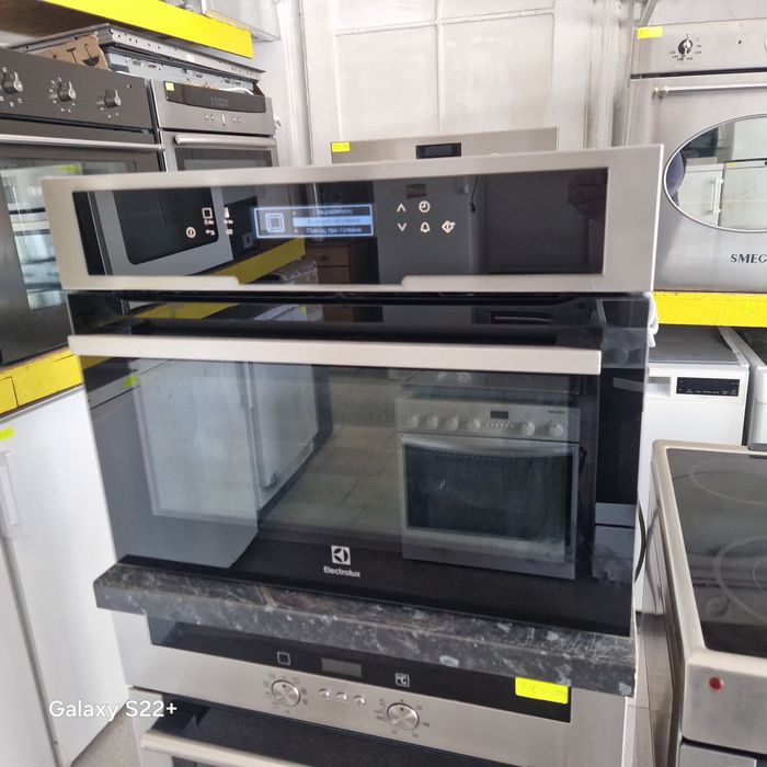 Компактна фурна и микровълнова за вграждане AEG