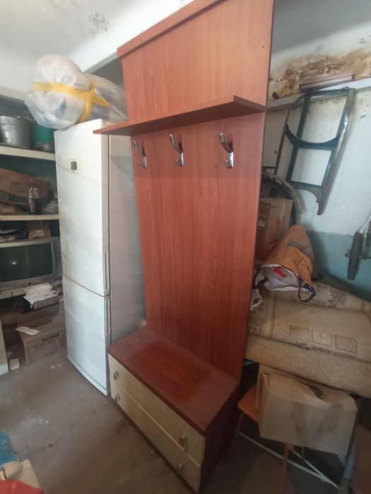 Продам вешалку для верхней одежды