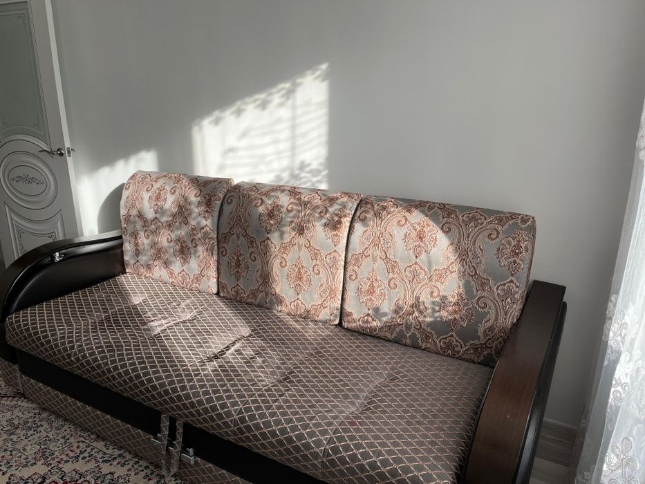 Диван сатылады..