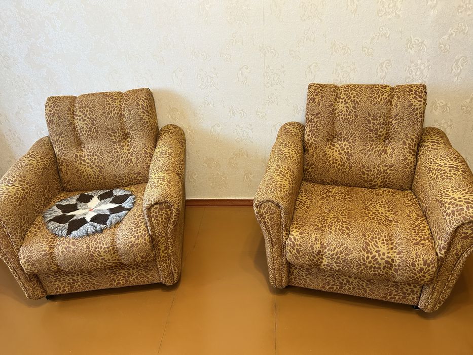 Продам диван с креслом