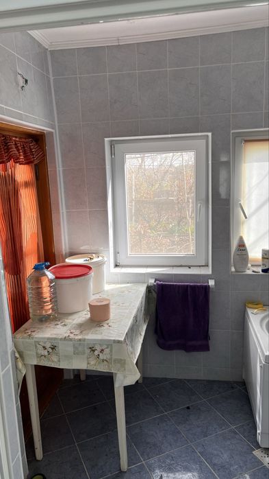 Vand casa din paianta, S 100 mp, teren intravilan 3200 mp, Poiana Varsaturii, com. Jaristea