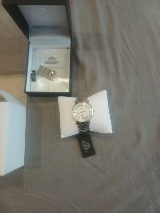 Продавам часовник orient