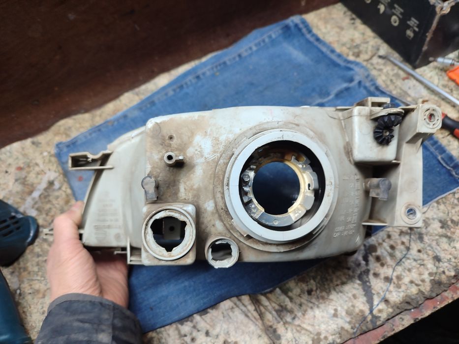 Продам фару на Тойота Карина Е