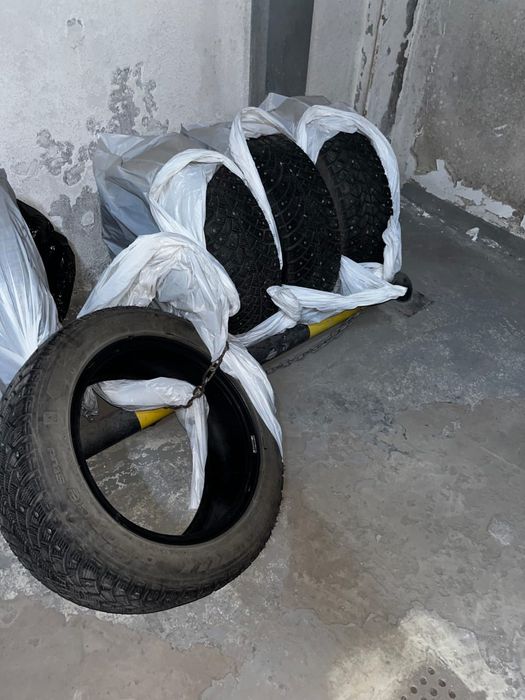 Продам шины 205/55/16 шипы