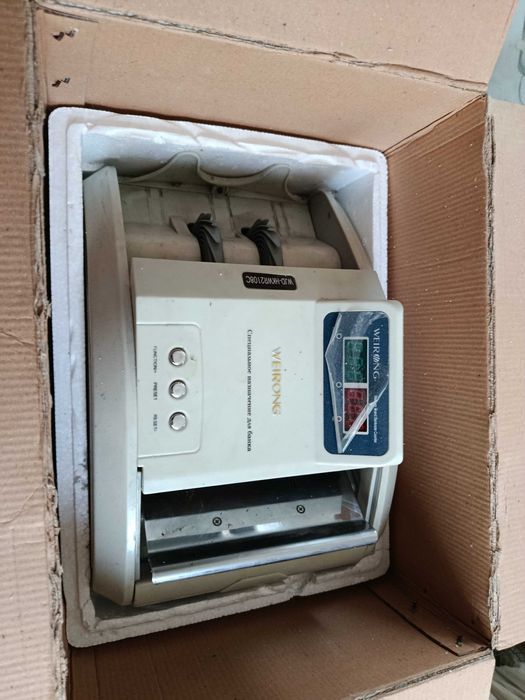 Счётчик банкнот (машинка для подсчета денег), почти новый