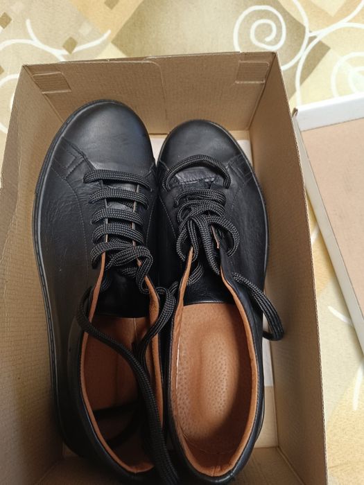 Продавам обувки .