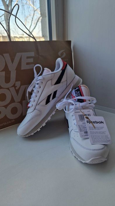 Продам новые кроссовки Reebok Classic