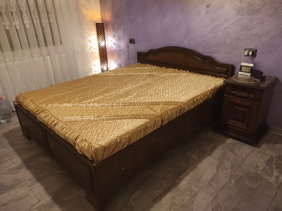 Cuvertura cu volane  pat  dublu 160*200 cm si 2 fete perna bej auriu