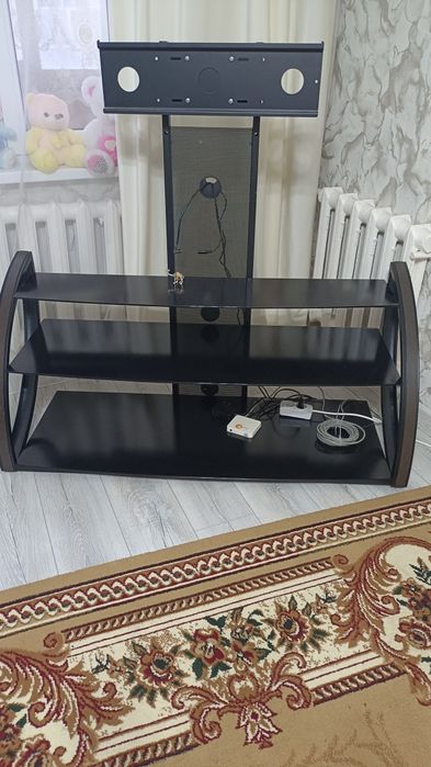 Продам тумбу под телевизор