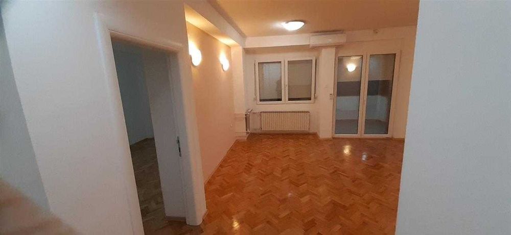 Дава се под наем Тристаен апартамент в Пловдив, Изгрев - 89 кв.м за 321.3 € - Снимка #2