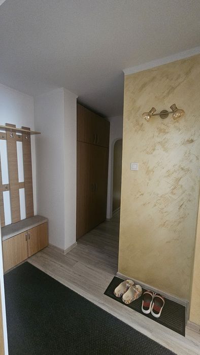 Închiriez apartament 3 camere