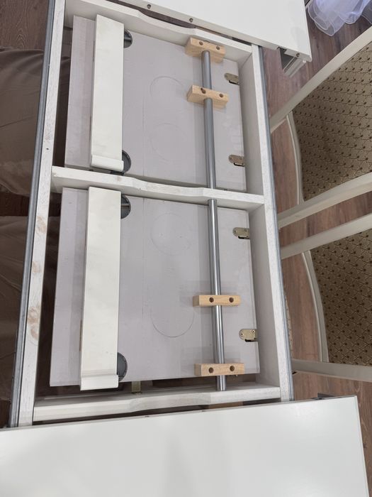 Продам стол -трансформер Малазийский