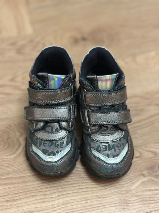 Продам ботинки детские