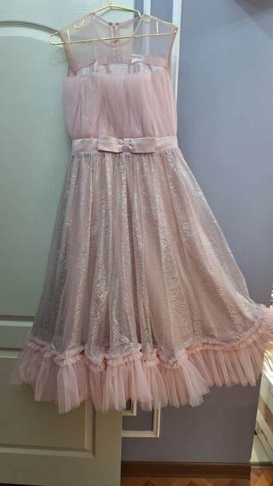 Срочно продаётся брендовое платье