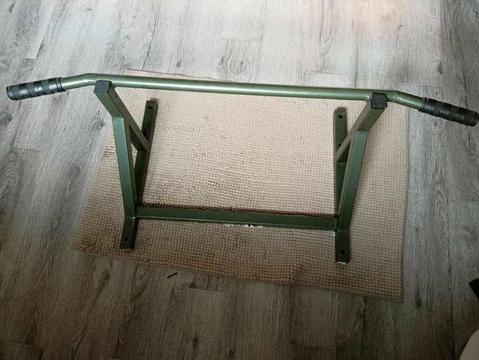 Турник настенный