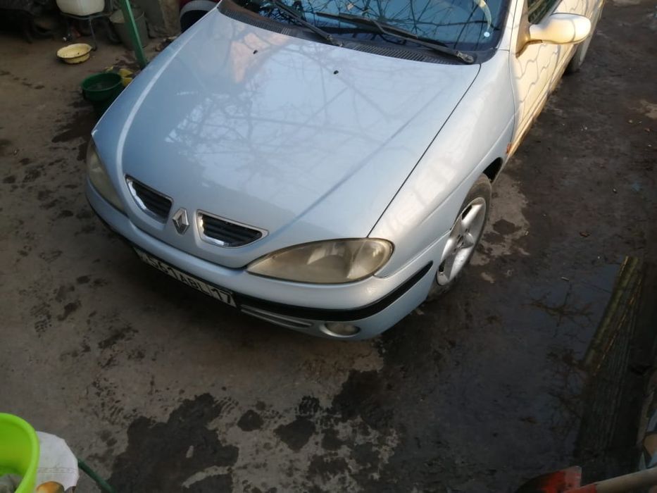 Ренаут меган 2000г .в.